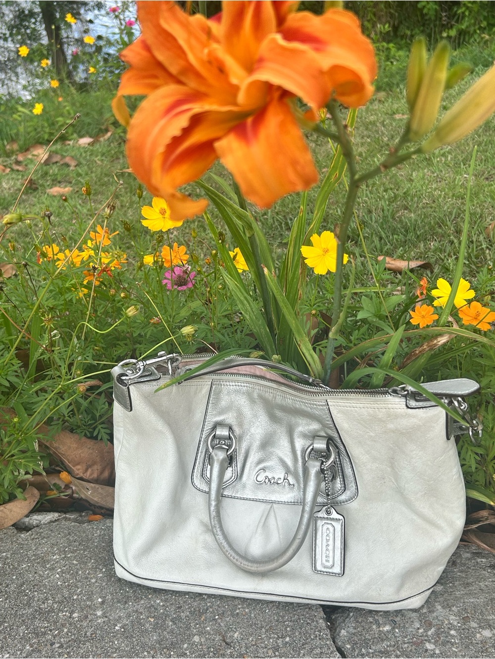 COACH Convertible Shoulder Satchel Hobo Bag Silver And Ivory F15445 Y2K Luxe Bag - Picture 4 of 16
